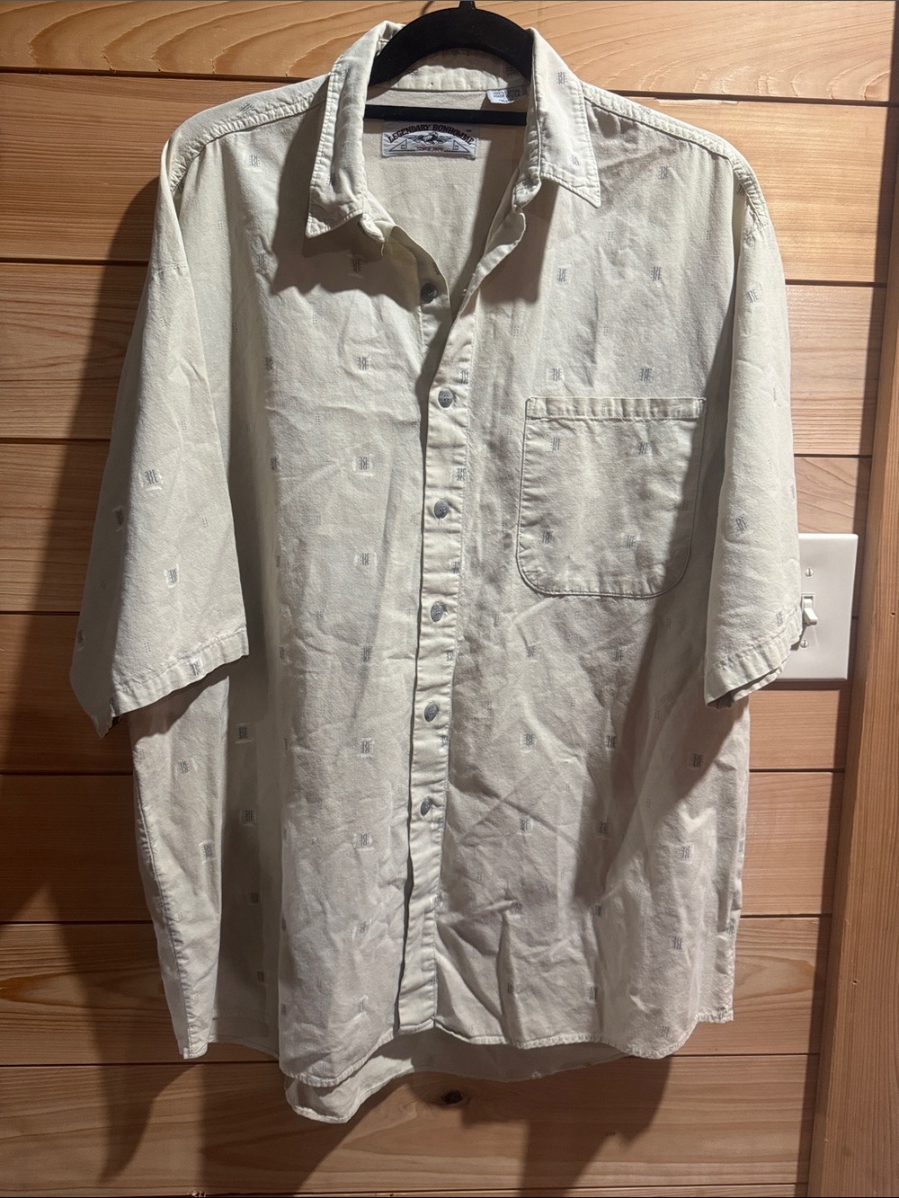 Vintage Mens Short-Sleeve Casual Button-Up Shirt in Light Cream